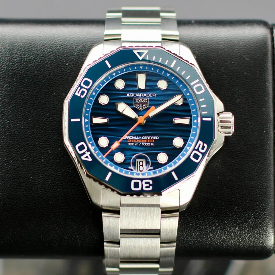 TAG Heuer Professional 300 Date Aquaracer WBP5111
